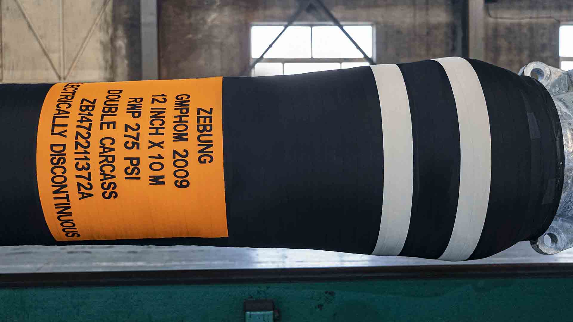 <br />
One End Reinforced Hose With Collars